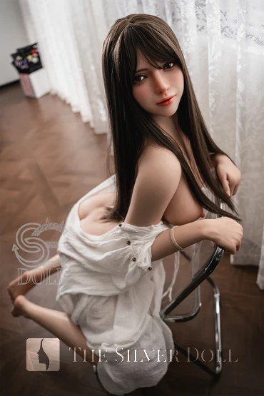 Annika with a linen summer dress