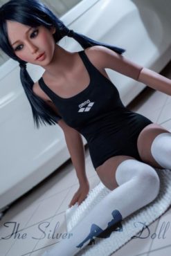 Aphrodite se donne du plaisir dans la baignoire