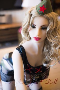 Maria militaire sexy