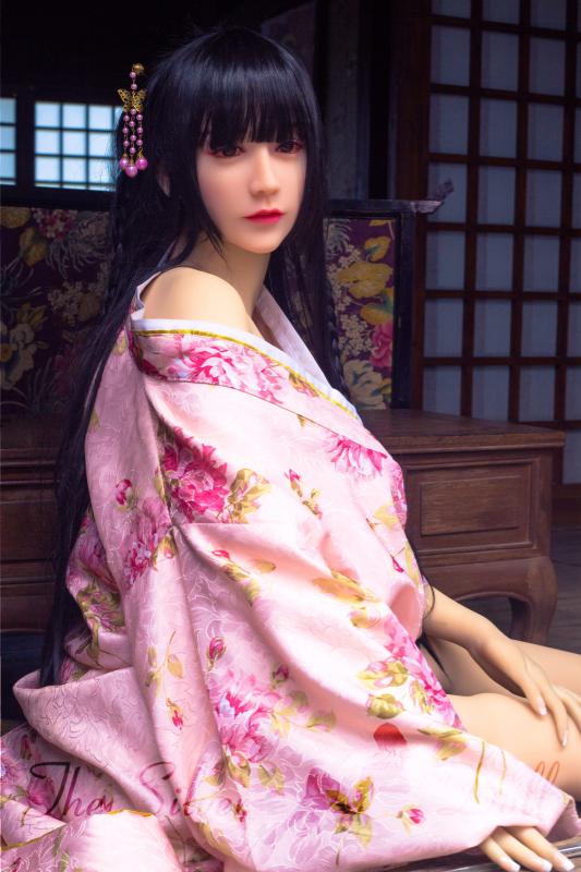 Pippa Japanese naked under her kimono