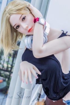 Violette ascolta la musica