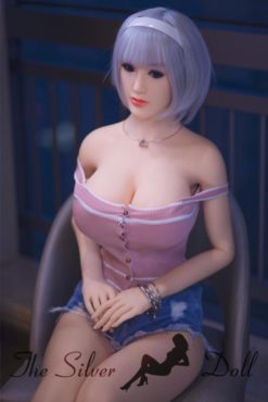 Vivian en mini short