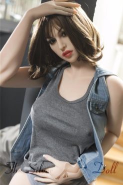 Lori in giacca di jeans