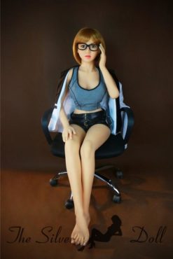 Atsuko in hotpants di pelle