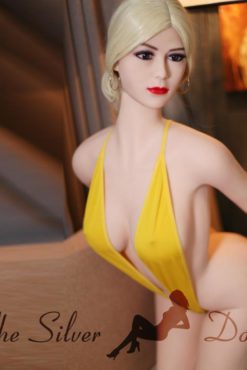 Nika in bikini giallo