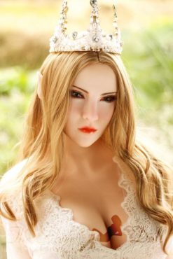 Tanelia principessa in camicia da notte bianca