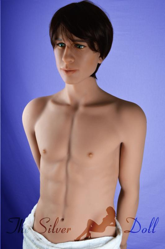 Benedict with a towel