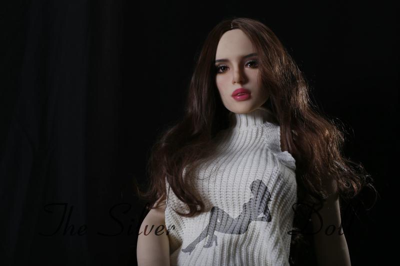 Victoria in wool top