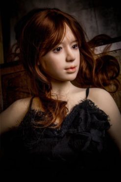 Alia en camisón negro