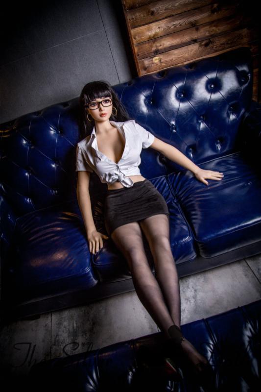 Jaqueline in white shirt