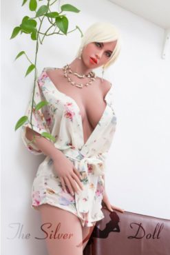 July en nuisette blanche