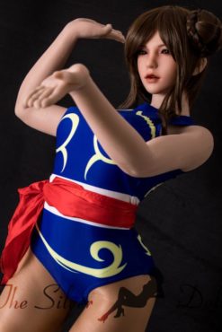Lorena in Chun-Li cosplay