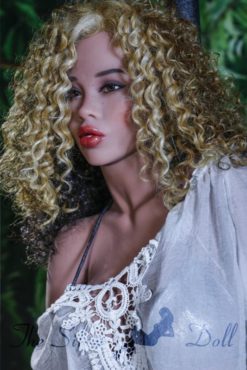 Maya en bikini plateado