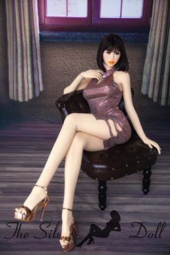 Yuzuki in abito viola