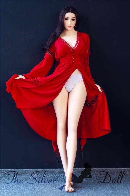 Mizuki in red dress