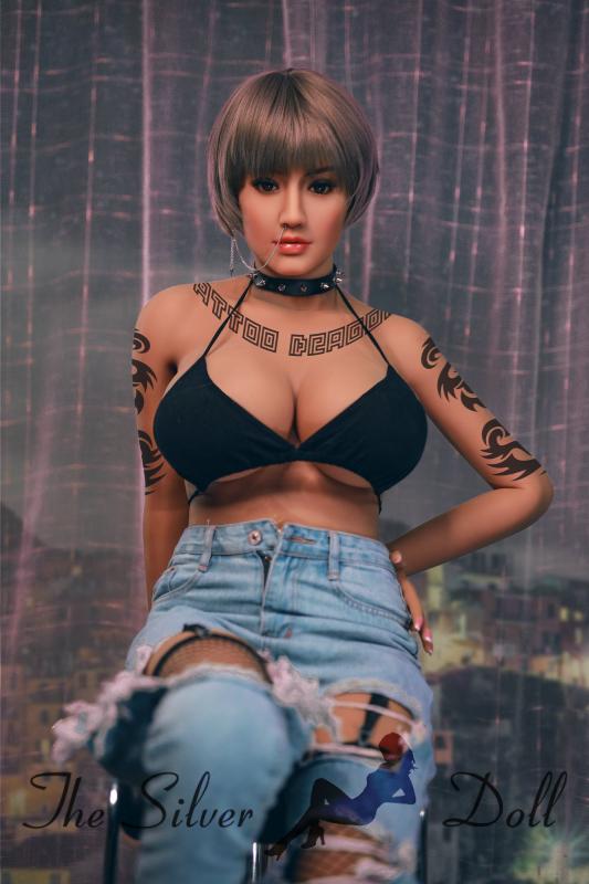 Katrina in jeans with holes