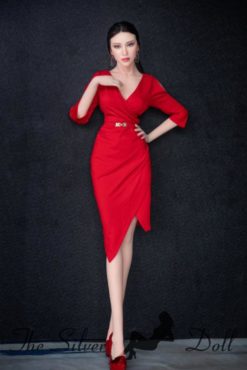 Anya en vestido rojo