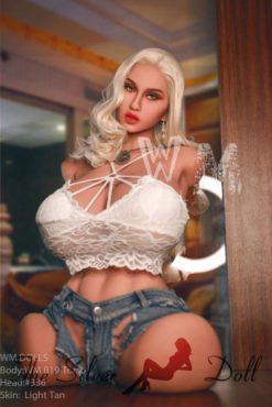 Justine in top bianco