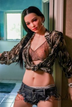 Amaya ouvre la porte