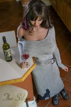 Stephanie in abito grigio