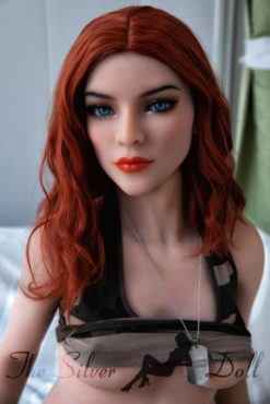 Tiana aux longs cheveux roux