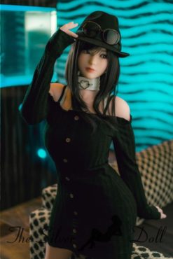 Aoi morena con sombrero