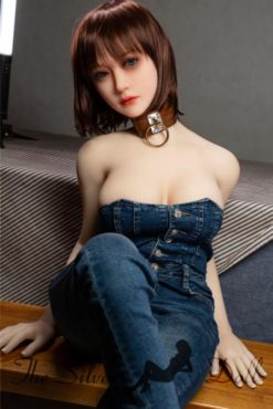 Satchiko in jeans
