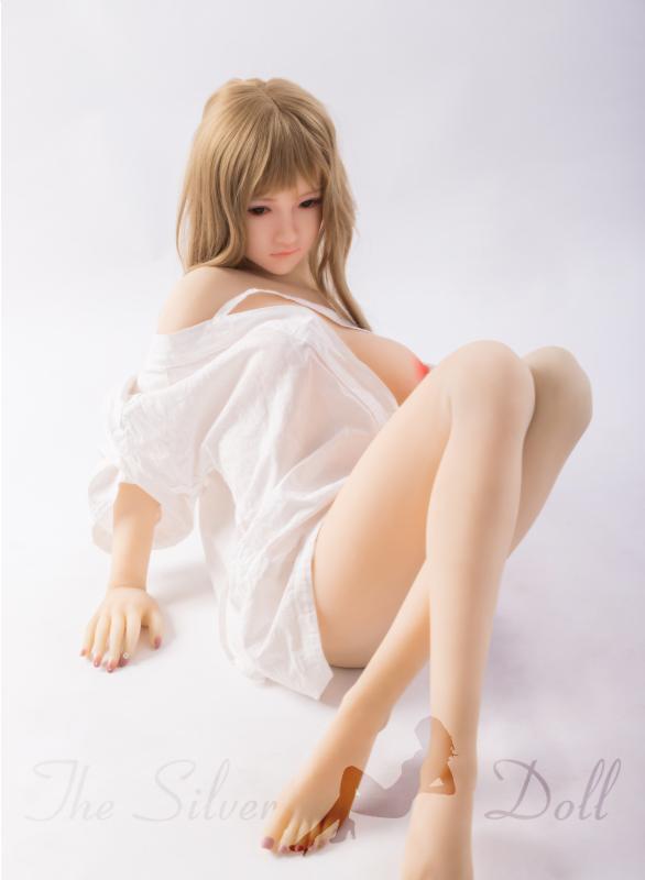 Mei in white nightie