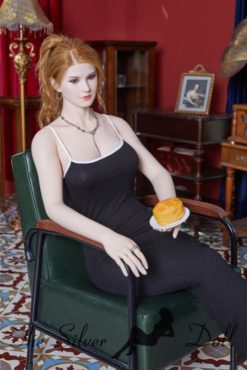 Vivi in ​​un abito nero