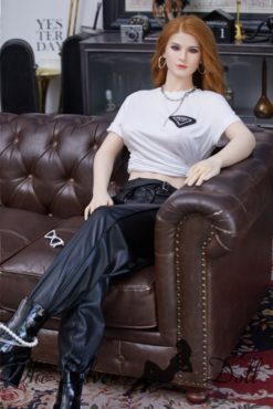 Vivi in ​​pantaloni neri