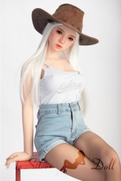 Hanako blonde with a hat