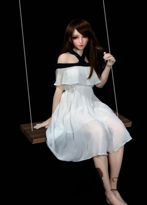 Kyoda Ayaka en el columpio