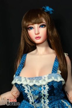 Takikawa Shizuka en robe bleue