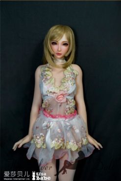 Sato Rino avec son ours en peluche