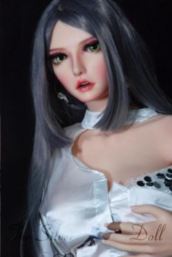 Kurosawa Misa with long ash-coloured hair