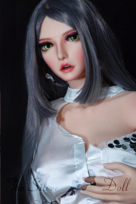 Kurosawa Misa with long ash-coloured hair