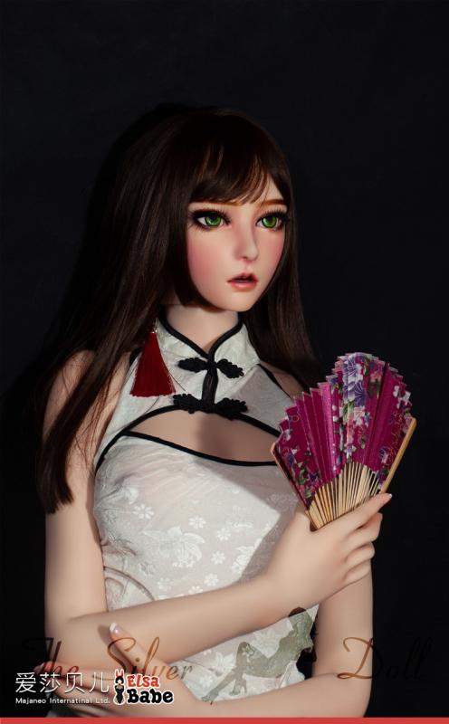 Yao XiangLing con un ventaglio