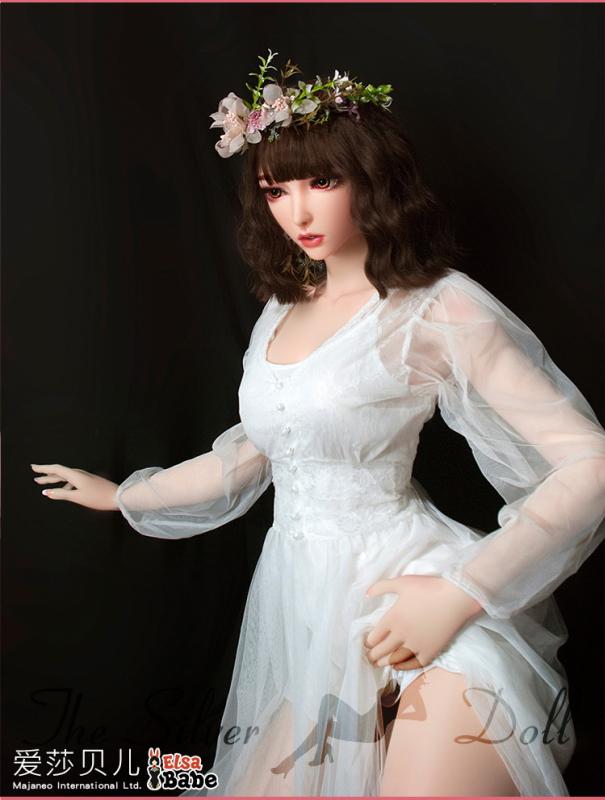 Hanyu Ruri in wedding dress