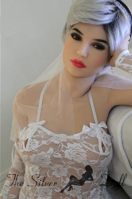 Olive en lencería blanca