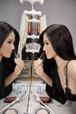 Sola en lingerie noire