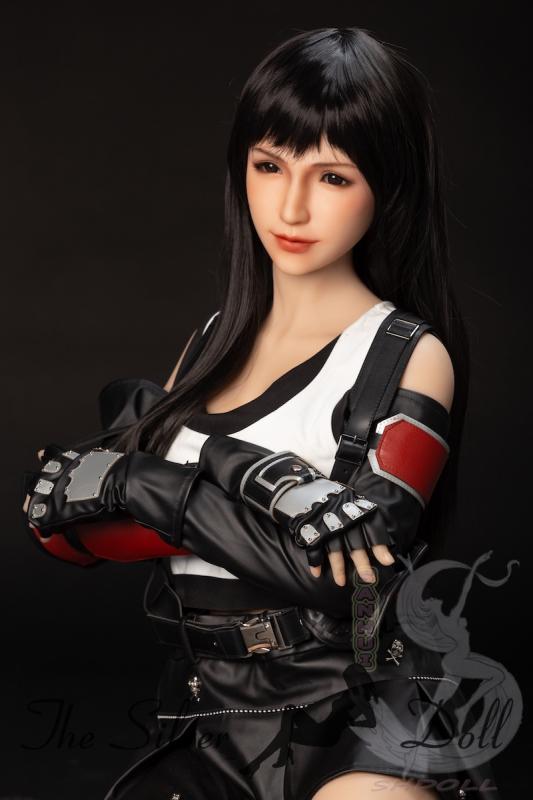 Genesis en minifalda de cuero