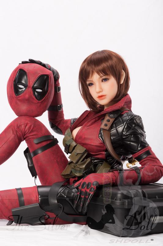 Marya in Deadpool cosplay