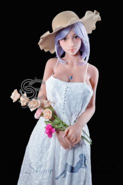 Kumi con un ramo de flores