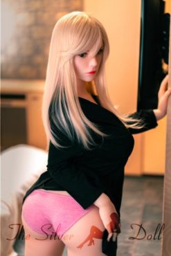 Milana en bragas rosas