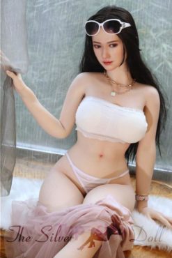 Mifei in white top
