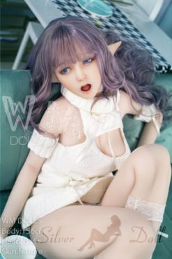 Lobelia con cabello morado