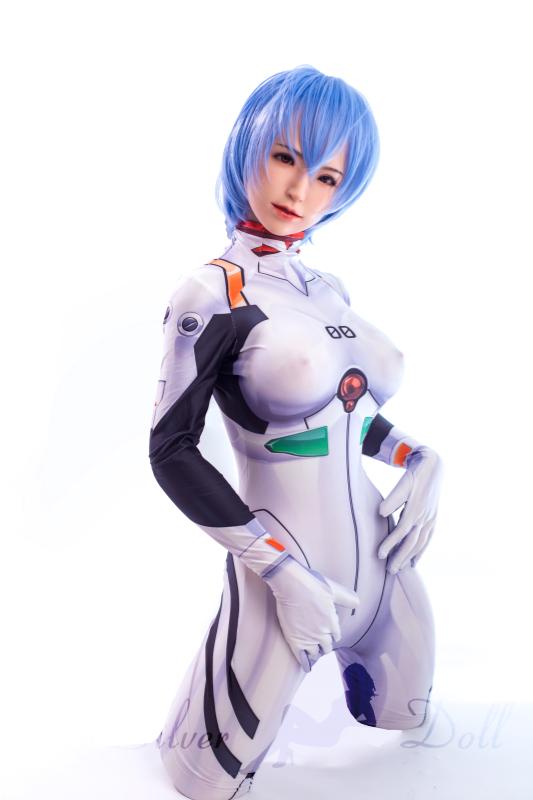 Arisu en combinaison blanche