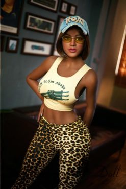 Rachel en pantalon léopard