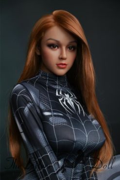 Sarah avec costume au thème des araignées