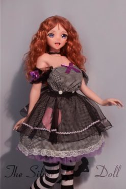 Koda Sayuri en robe à carreaux